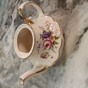 Vintage 1940s Sadler Teapot Marquee Carousel Floral #3185 England Bell Shaped.